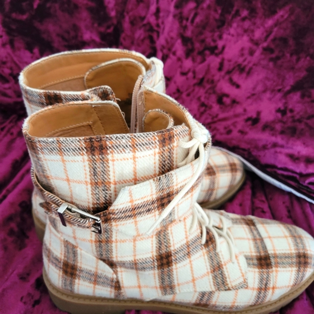 Jessica Simpson Women's Kariya Plaid Fabric Lace Up Block Heel Combat Boots